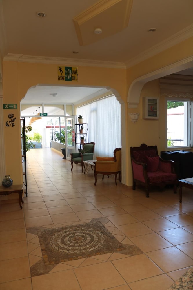Taner Otel — Hotel building in Fethiye, Mugla