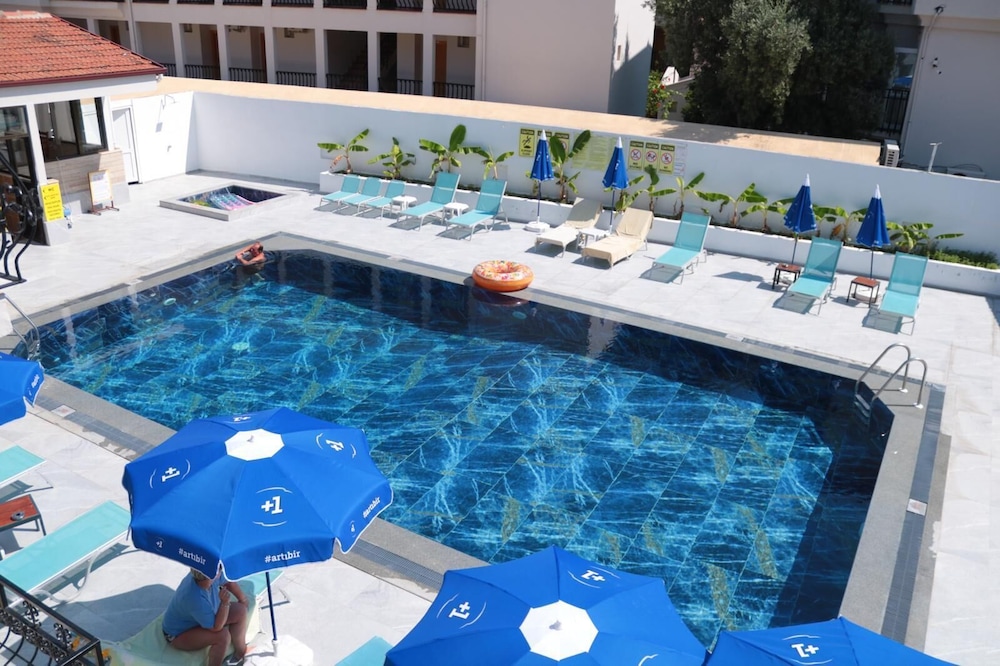 Taner Otel — Swimming pool in Fethiye, Mugla