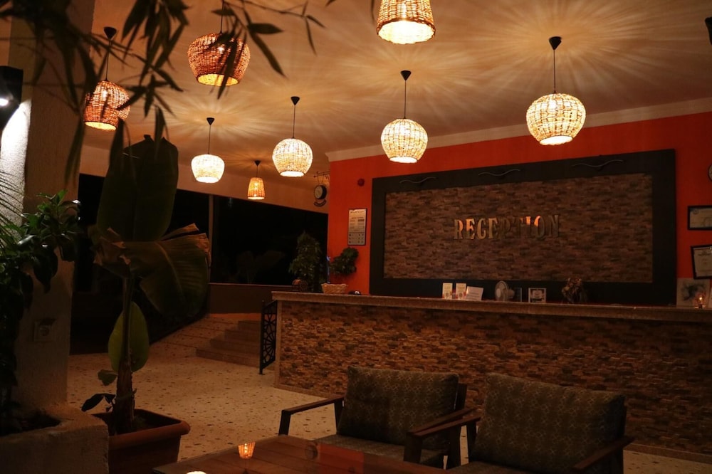 Taner Otel — Hotel building in Fethiye, Mugla