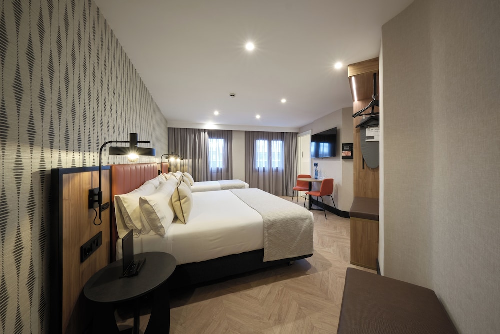 Catalonia Park Putxet Hotel — Hotel rooms in Barcelona, Catalonia