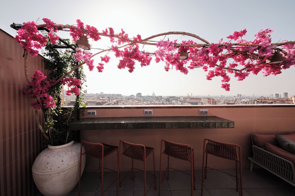 Catalonia Park Putxet Hotel — Restaurant & bars in Barcelona, Catalonia