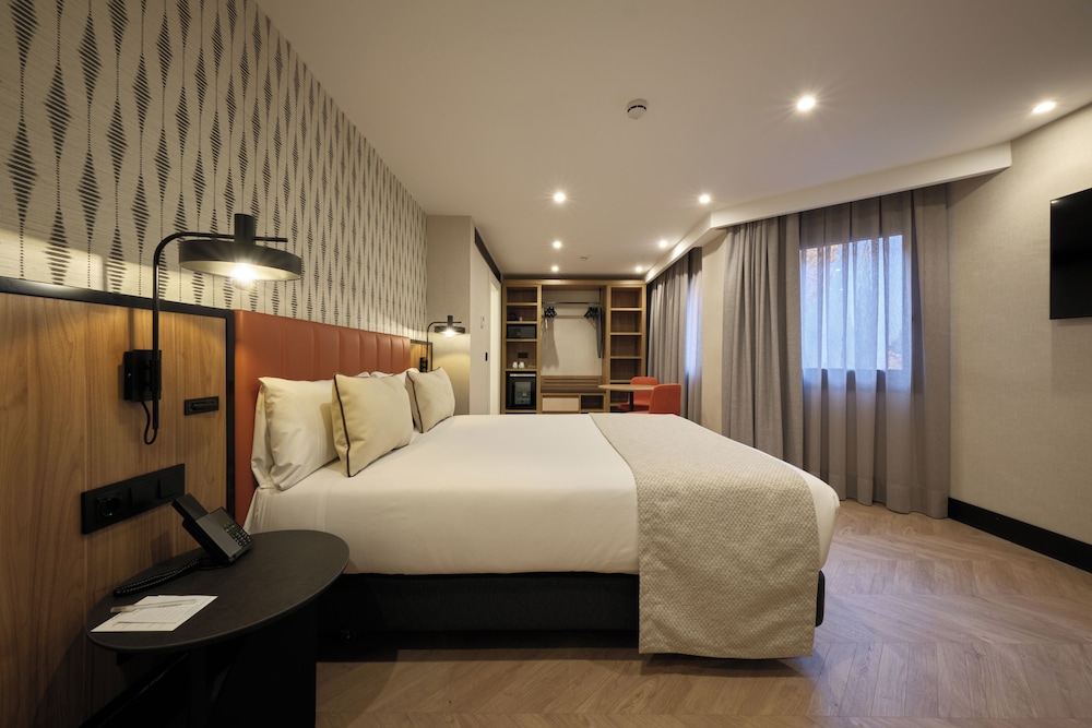 Catalonia Park Putxet Hotel — Hotel rooms in Barcelona, Catalonia