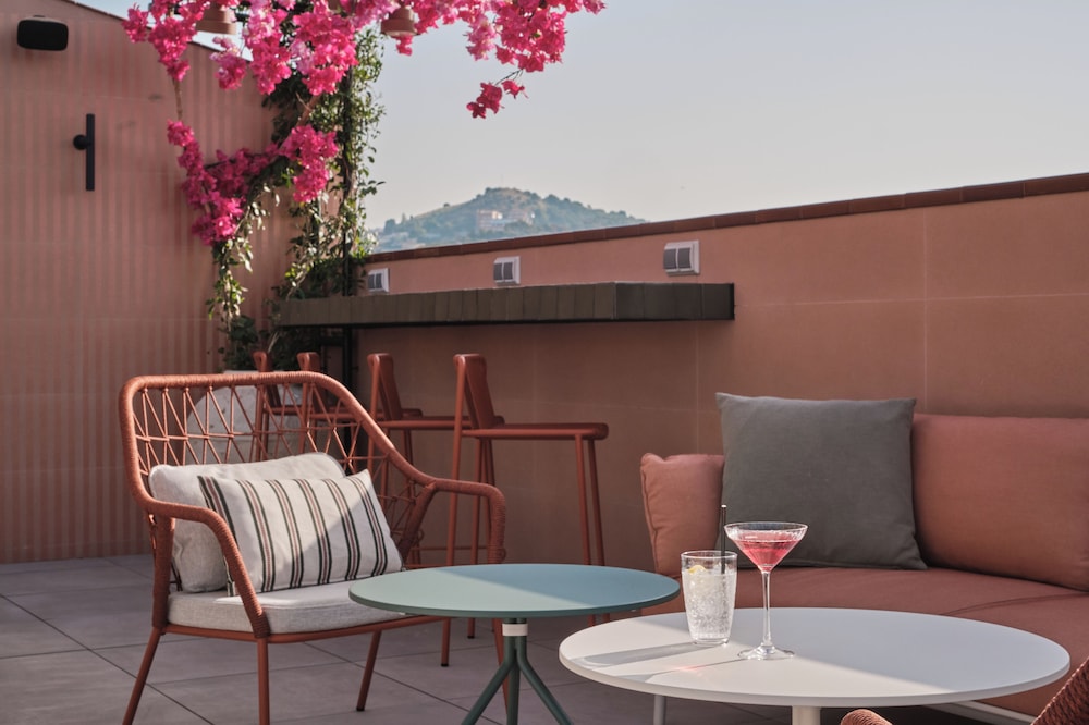 Catalonia Park Putxet Hotel — Restaurant & bars in Barcelona, Catalonia