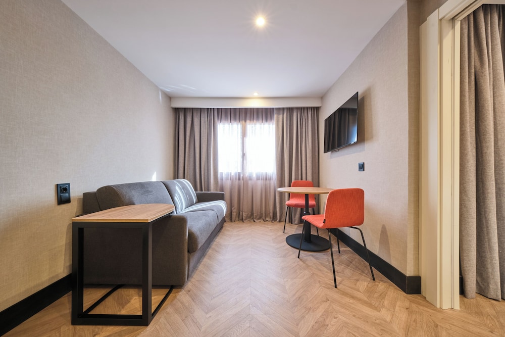 Catalonia Park Putxet Hotel — Hotel rooms in Barcelona, Catalonia