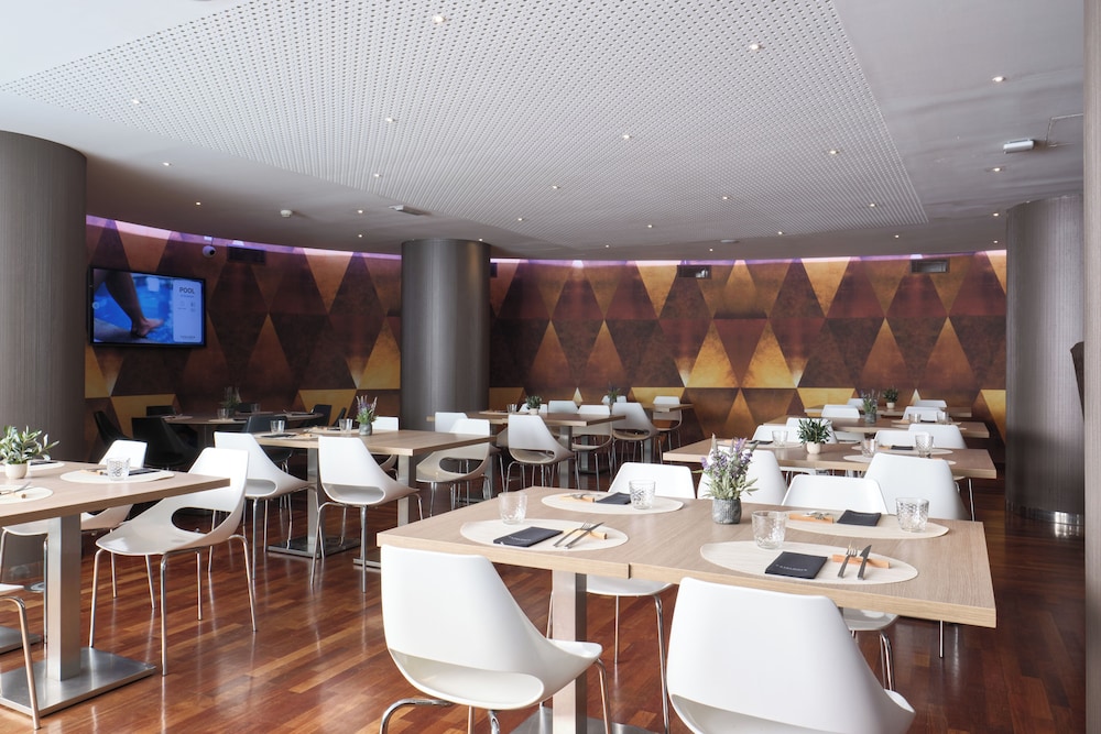 Catalonia Park Putxet Hotel — Restaurant & bars in Barcelona, Catalonia