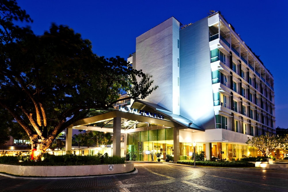 Royal Princess Larn Luang — Hotel building in Bangkok, Bangkok