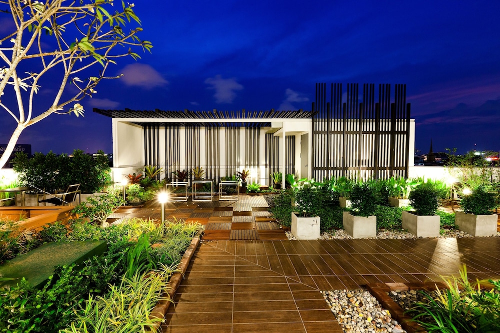 Royal Princess Larn Luang — Hotel building in Bangkok, Bangkok