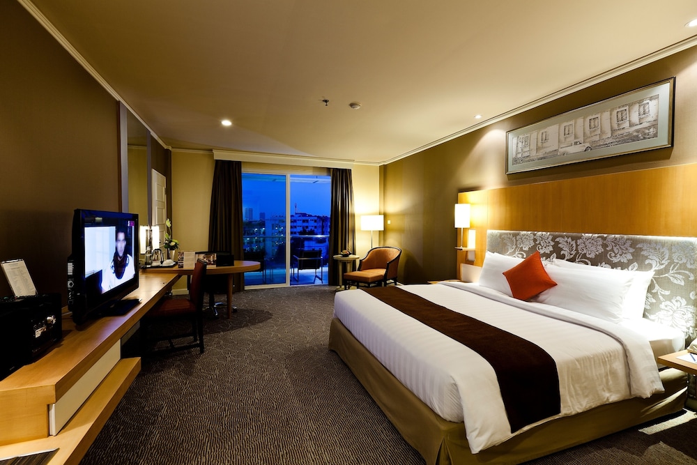 Royal Princess Larn Luang — Hotel rooms in Bangkok, Bangkok
