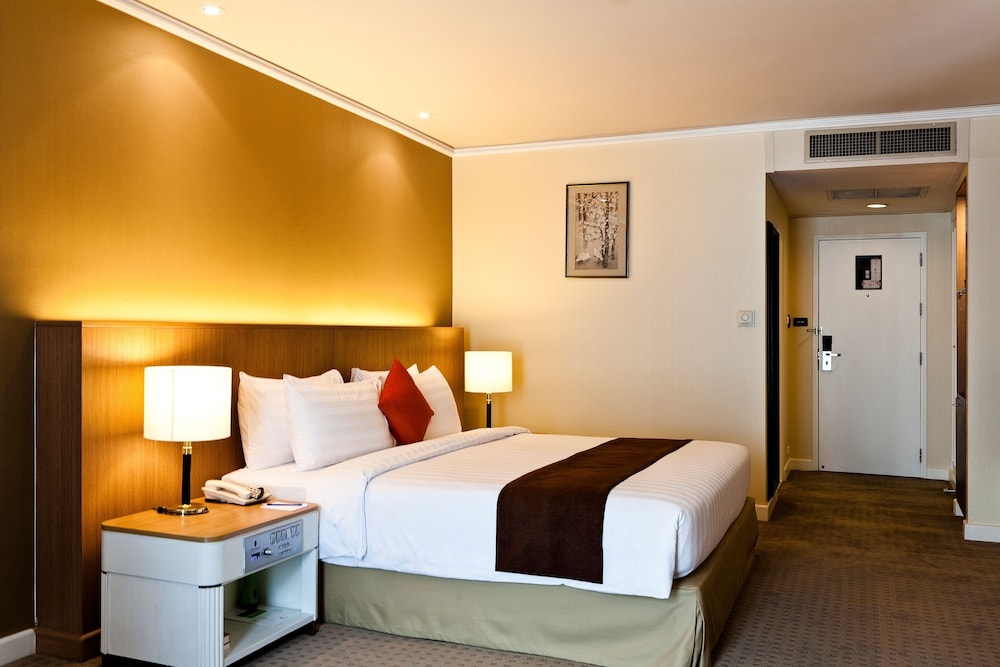 Royal Princess Larn Luang — Hotel rooms in Bangkok, Bangkok