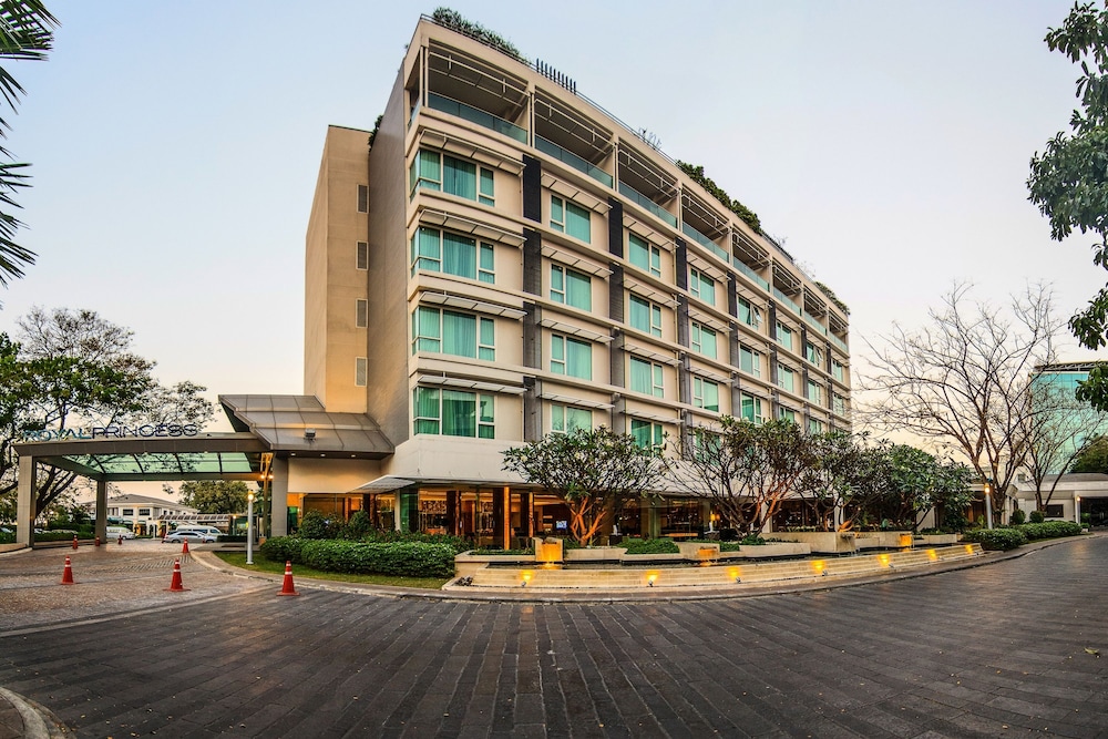 Royal Princess Larn Luang — Hotel building in Bangkok, Bangkok