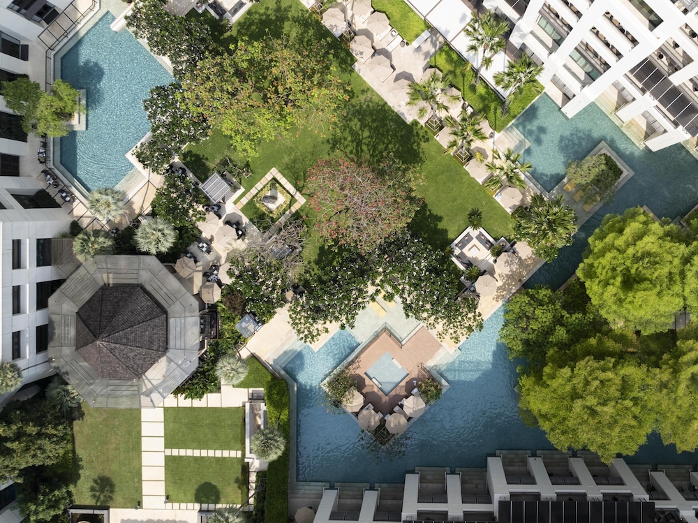 Siam Kempinski Hotel Bangkok — Swimming pool in Bangkok, Bangkok