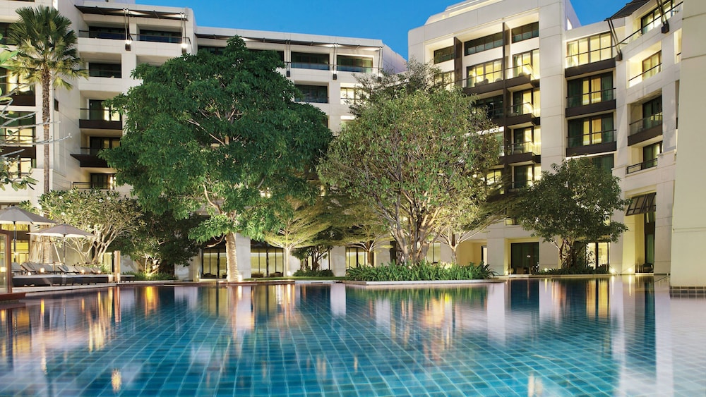 Siam Kempinski Hotel Bangkok — Swimming pool in Bangkok, Bangkok