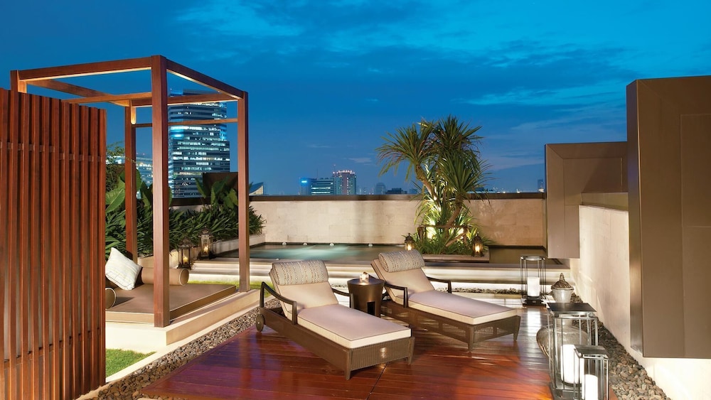 Siam Kempinski Hotel Bangkok — Swimming pool in Bangkok, Bangkok
