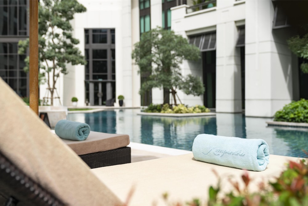 Siam Kempinski Hotel Bangkok — Swimming pool in Bangkok, Bangkok