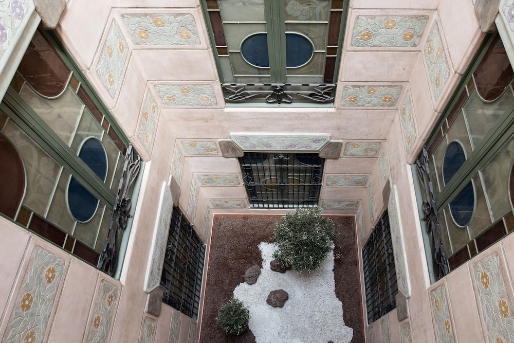 Catalonia Ramblas — Hotel building in Barcelona, Catalonia