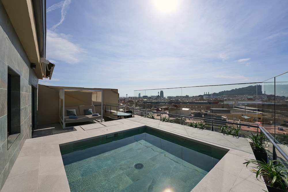 Catalonia Ramblas — Swimming pool in Barcelona, Catalonia