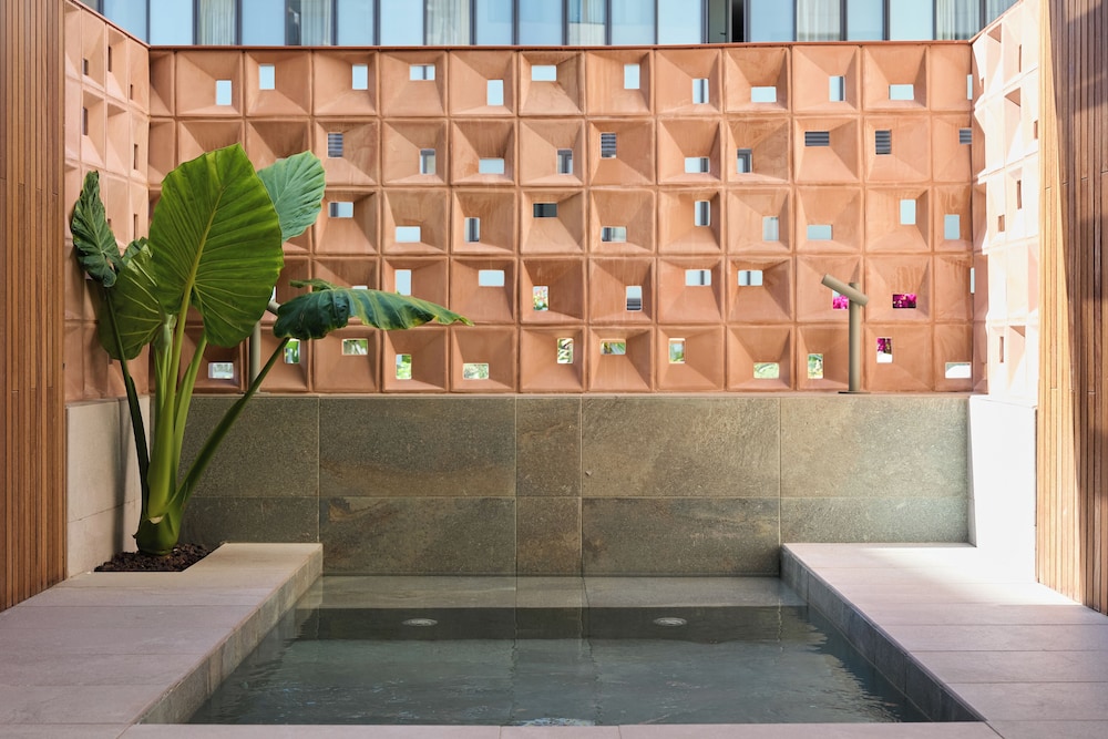 Catalonia Ramblas — Hotel building in Barcelona, Catalonia