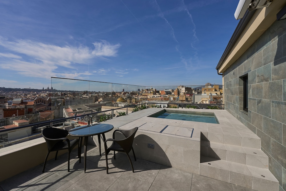 Catalonia Ramblas — Swimming pool in Barcelona, Catalonia