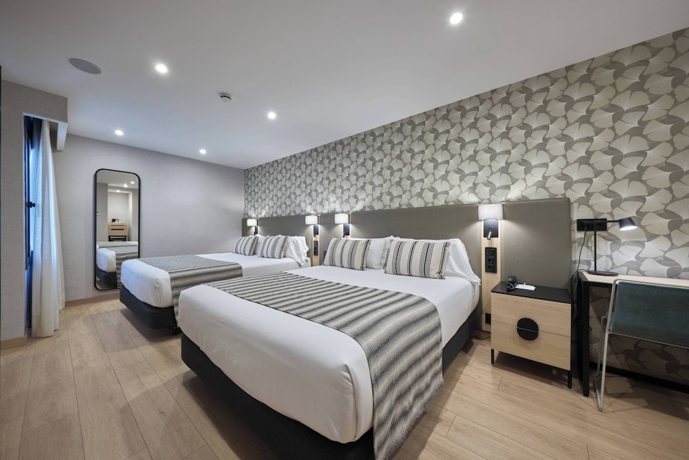 Catalonia Park Güell — Hotel rooms in Barcelona, Catalonia