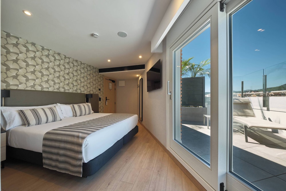 Catalonia Park Güell — Hotel rooms in Barcelona, Catalonia