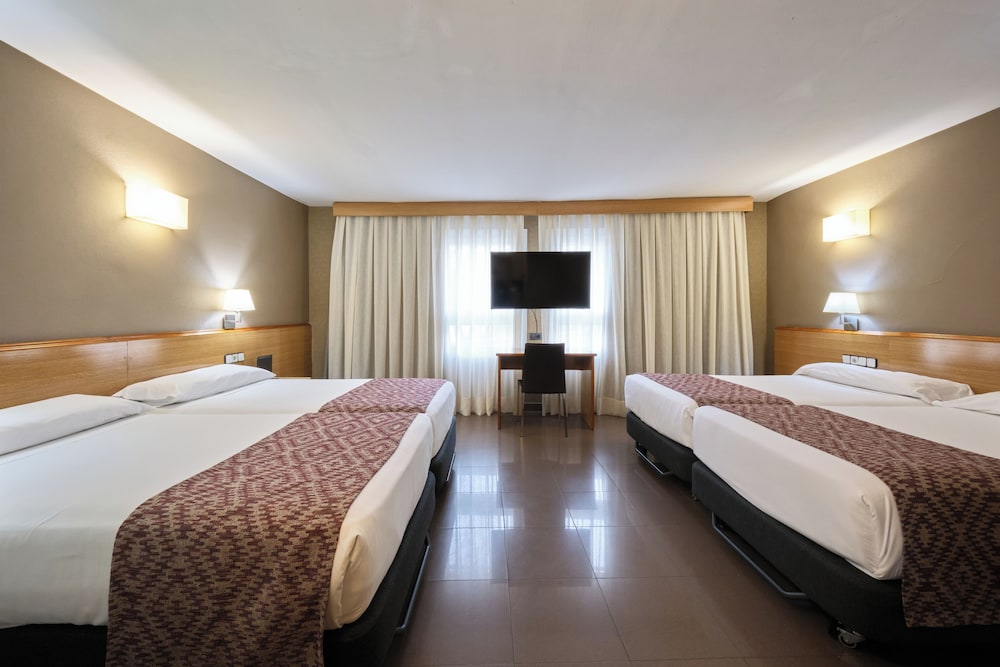 Catalonia Park Güell — Hotel rooms in Barcelona, Catalonia