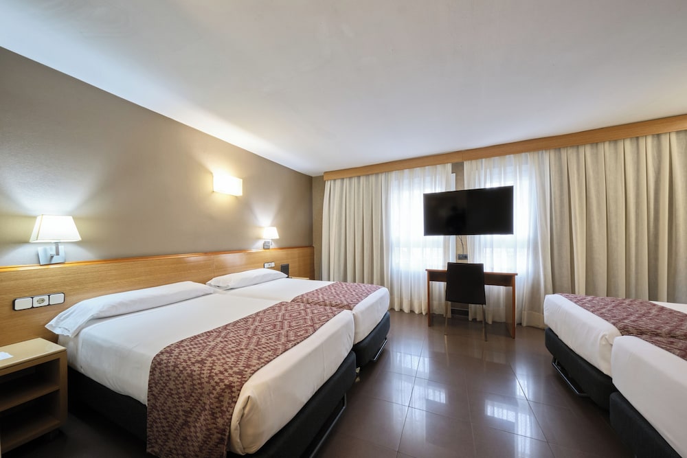 Catalonia Park Güell — Hotel rooms in Barcelona, Catalonia