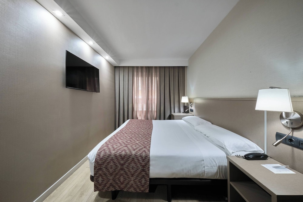 Catalonia Park Güell — Hotel rooms in Barcelona, Catalonia