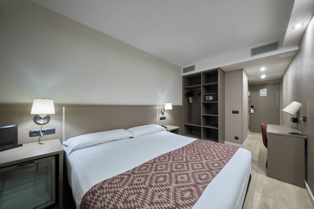 Catalonia Park Güell — Hotel rooms in Barcelona, Catalonia