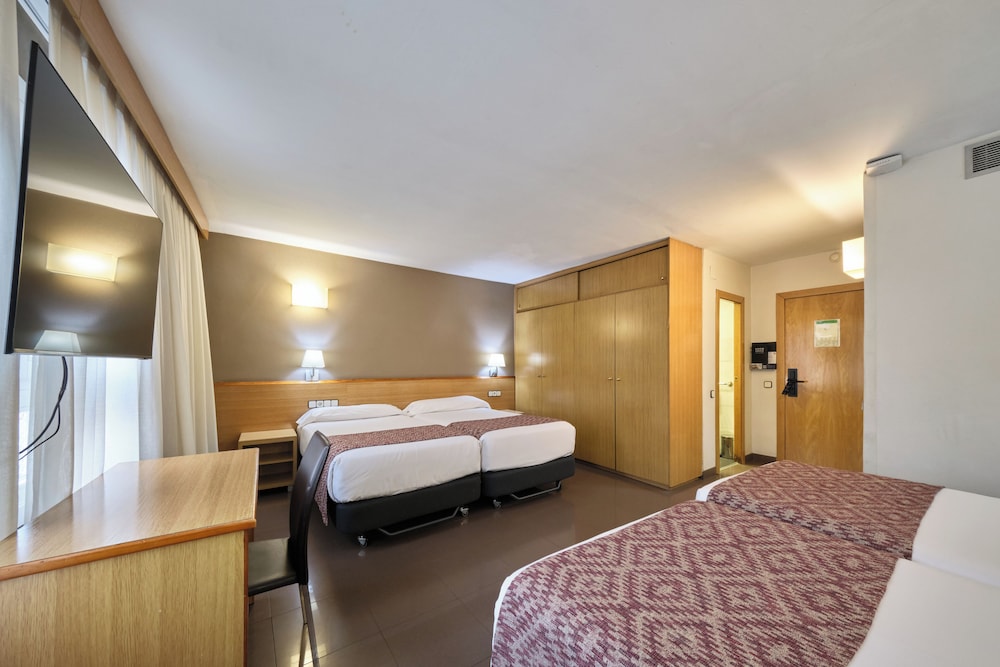 Catalonia Park Güell — Hotel rooms in Barcelona, Catalonia