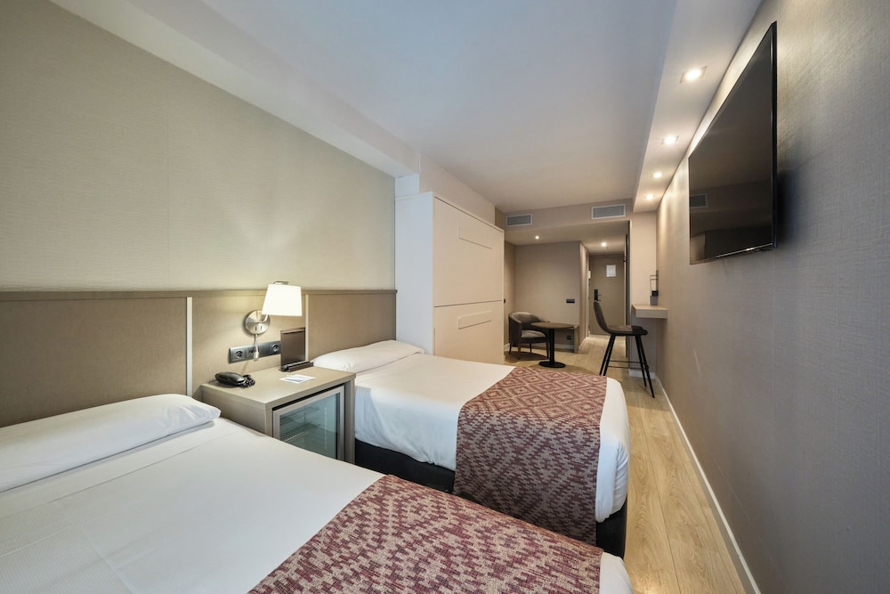 Catalonia Park Güell — Hotel rooms in Barcelona, Catalonia