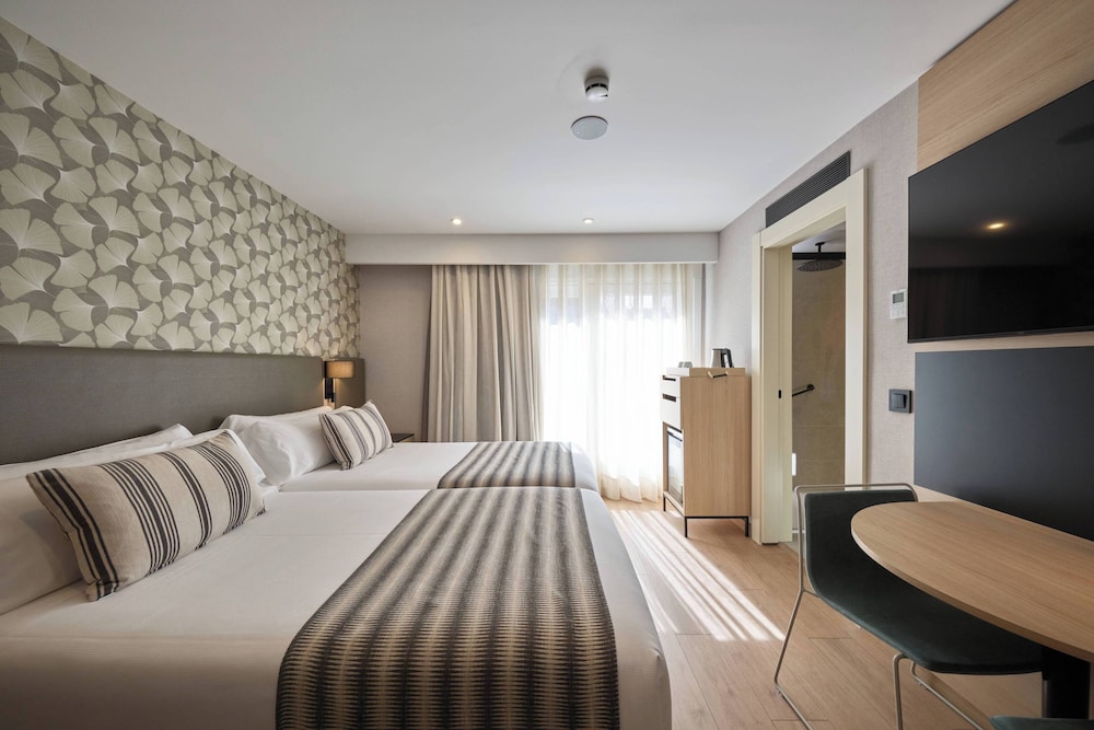 Catalonia Park Güell — Hotel rooms in Barcelona, Catalonia