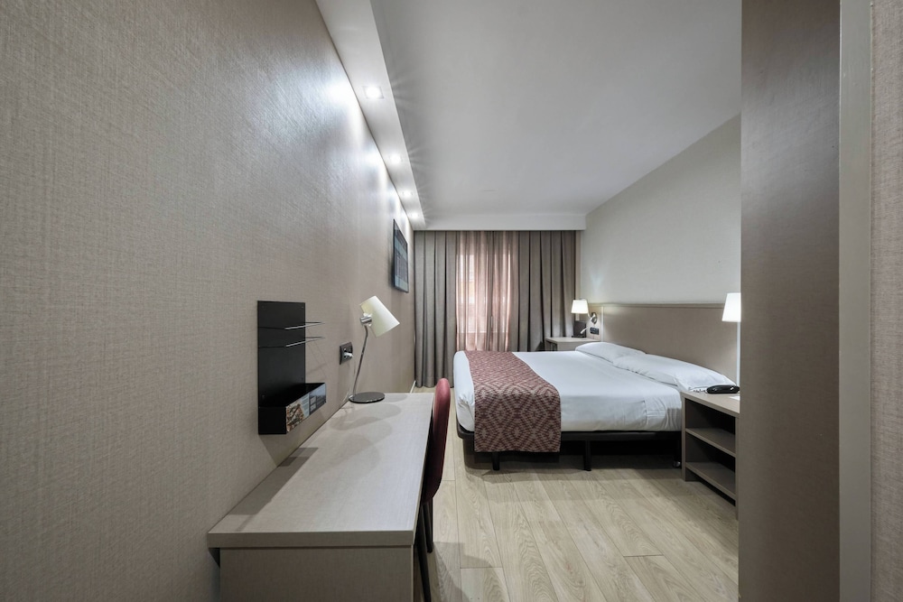 Catalonia Park Güell — Hotel rooms in Barcelona, Catalonia