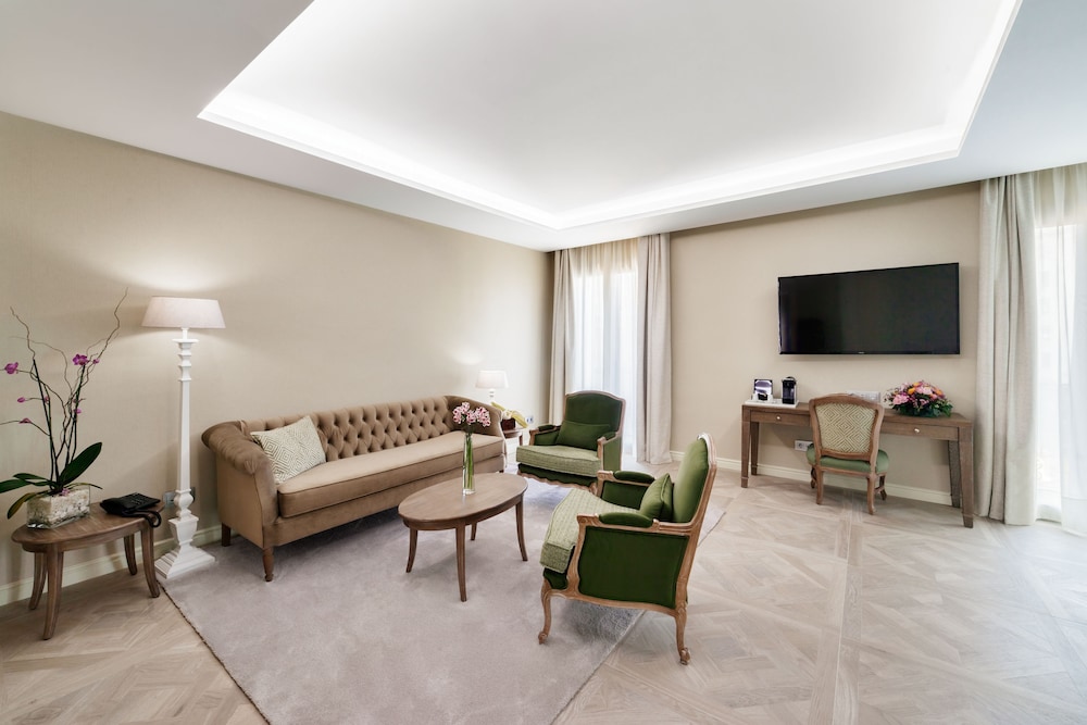Lamaro Hotel Barcelona 5★ | Preferred Hotels & Resorts | Lifestyle Collection — Hotel rooms in Barcelona, Catalonia