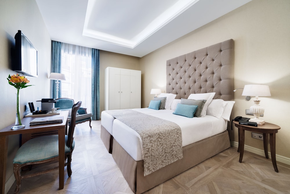Lamaro Hotel Barcelona 5★ | Preferred Hotels & Resorts | Lifestyle Collection — Hotel rooms in Barcelona, Catalonia