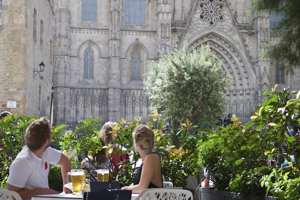Lamaro Hotel Barcelona 5★ | Preferred Hotels & Resorts | Lifestyle Collection — Restaurant & bars in Barcelona, Catalonia