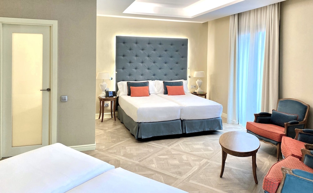 Lamaro Hotel Barcelona 5★ | Preferred Hotels & Resorts | Lifestyle Collection — Hotel rooms in Barcelona, Catalonia