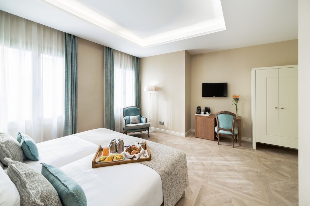 Lamaro Hotel Barcelona 5★ | Preferred Hotels & Resorts | Lifestyle Collection — Hotel rooms in Barcelona, Catalonia