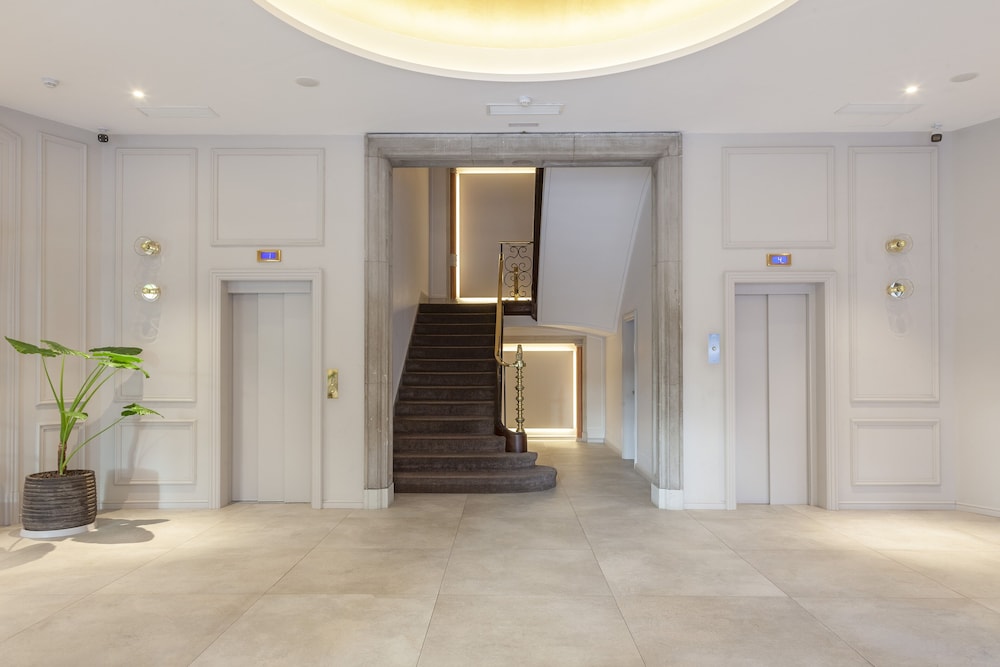 Lamaro Hotel Barcelona 5★ | Preferred Hotels & Resorts | Lifestyle Collection — Hotel building in Barcelona, Catalonia