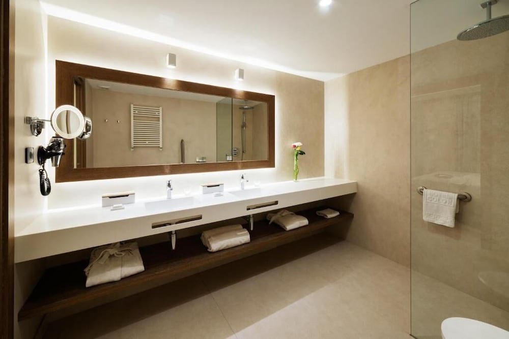 Lamaro Hotel Barcelona 5★ | Preferred Hotels & Resorts | Lifestyle Collection — Hotel rooms in Barcelona, Catalonia