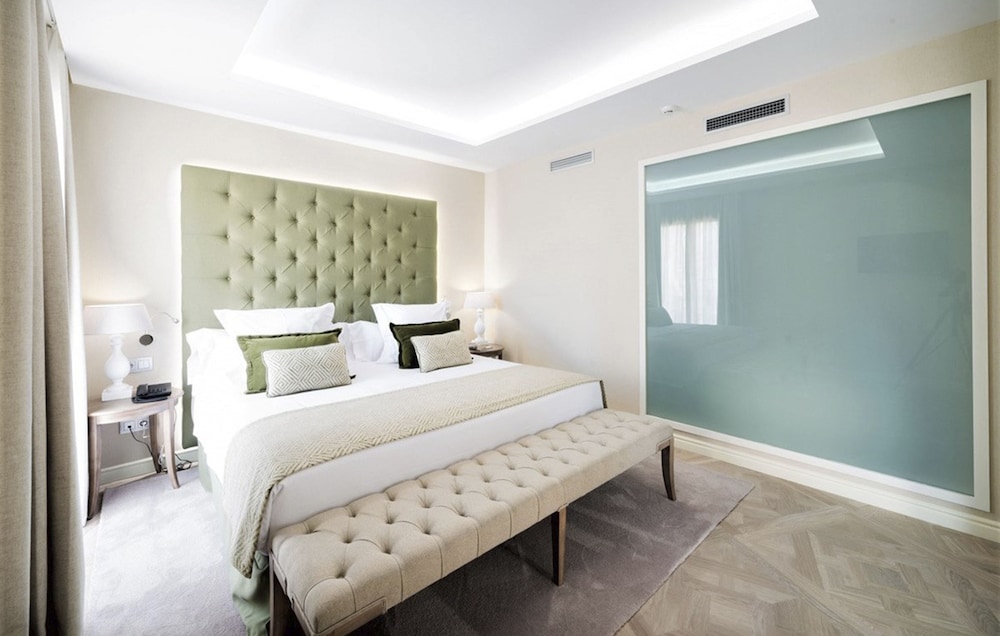 Lamaro Hotel Barcelona 5★ | Preferred Hotels & Resorts | Lifestyle Collection — Hotel rooms in Barcelona, Catalonia