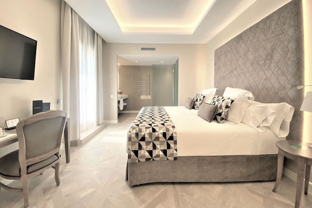 Lamaro Hotel Barcelona 5★ | Preferred Hotels & Resorts | Lifestyle Collection — Hotel rooms in Barcelona, Catalonia
