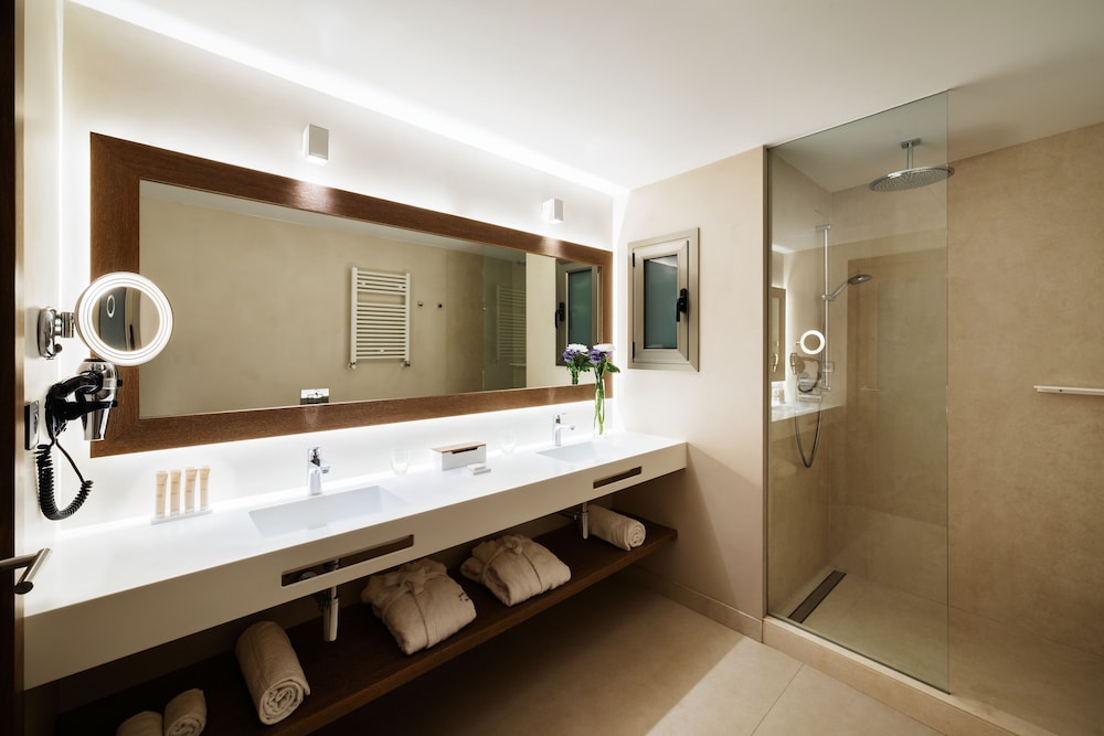 Lamaro Hotel Barcelona 5★ | Preferred Hotels & Resorts | Lifestyle Collection — Hotel rooms in Barcelona, Catalonia