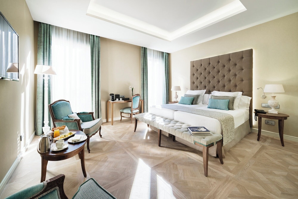 Lamaro Hotel Barcelona 5★ | Preferred Hotels & Resorts | Lifestyle Collection — Hotel rooms in Barcelona, Catalonia