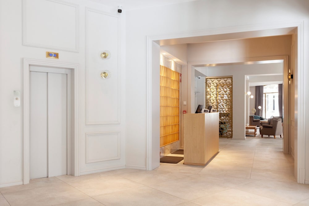 Lamaro Hotel Barcelona 5★ | Preferred Hotels & Resorts | Lifestyle Collection — Hotel building in Barcelona, Catalonia