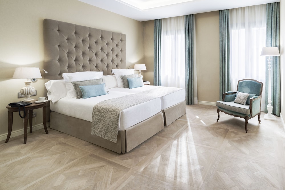 Lamaro Hotel Barcelona 5★ | Preferred Hotels & Resorts | Lifestyle Collection — Hotel rooms in Barcelona, Catalonia