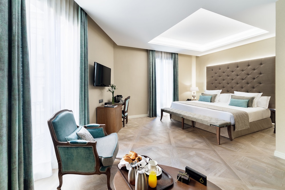 Lamaro Hotel Barcelona 5★ | Preferred Hotels & Resorts | Lifestyle Collection — Hotel rooms in Barcelona, Catalonia