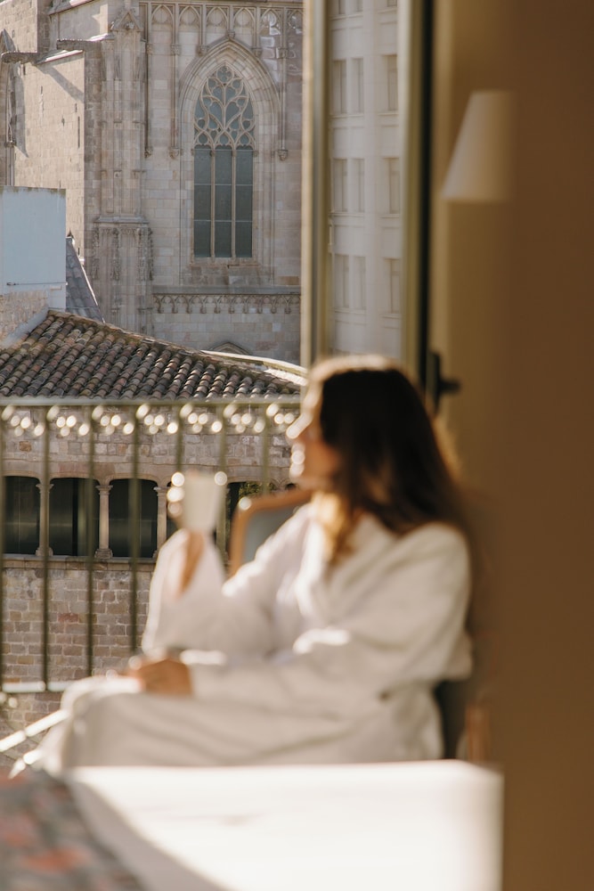 Lamaro Hotel Barcelona 5★ | Preferred Hotels & Resorts | Lifestyle Collection — Hotel rooms in Barcelona, Catalonia