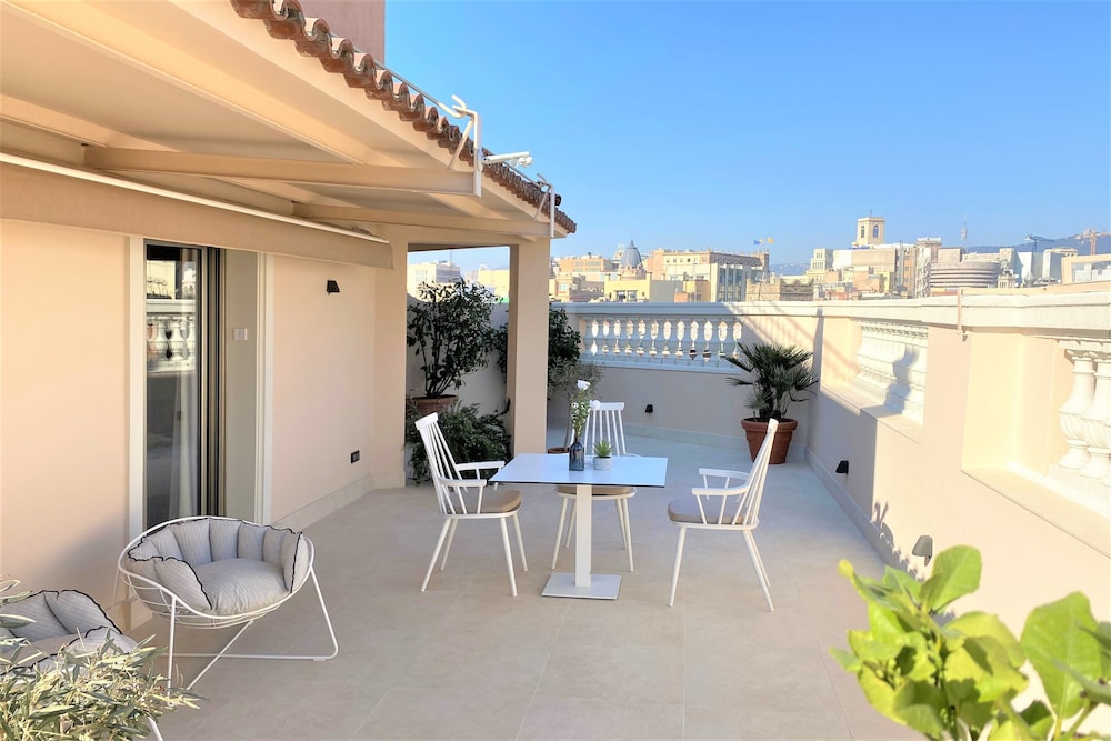 Lamaro Hotel Barcelona 5★ | Preferred Hotels & Resorts | Lifestyle Collection — Hotel building in Barcelona, Catalonia