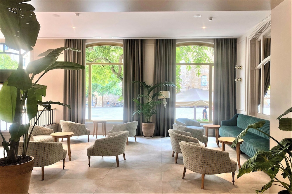 Lamaro Hotel Barcelona 5★ | Preferred Hotels & Resorts | Lifestyle Collection — Hotel building in Barcelona, Catalonia