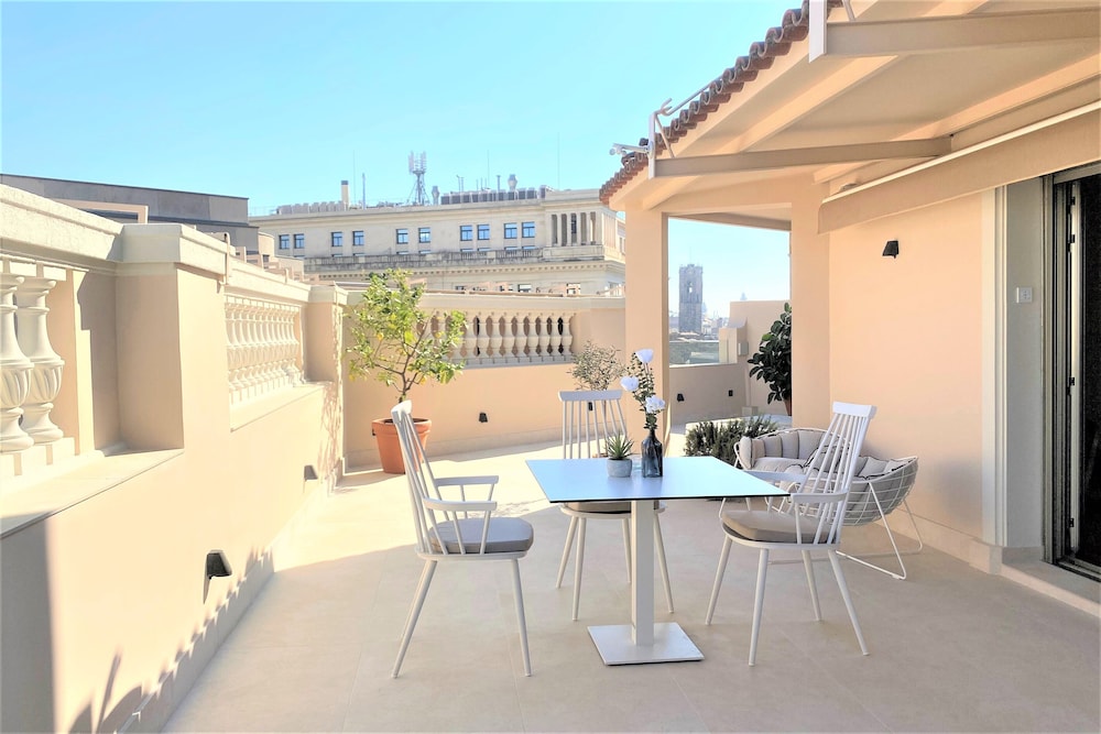 Lamaro Hotel Barcelona 5★ | Preferred Hotels & Resorts | Lifestyle Collection — Hotel building in Barcelona, Catalonia